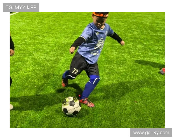 盐城赤面足球员逆风崛起书写草根绿茵励志传奇新篇章梦想闪耀辉光